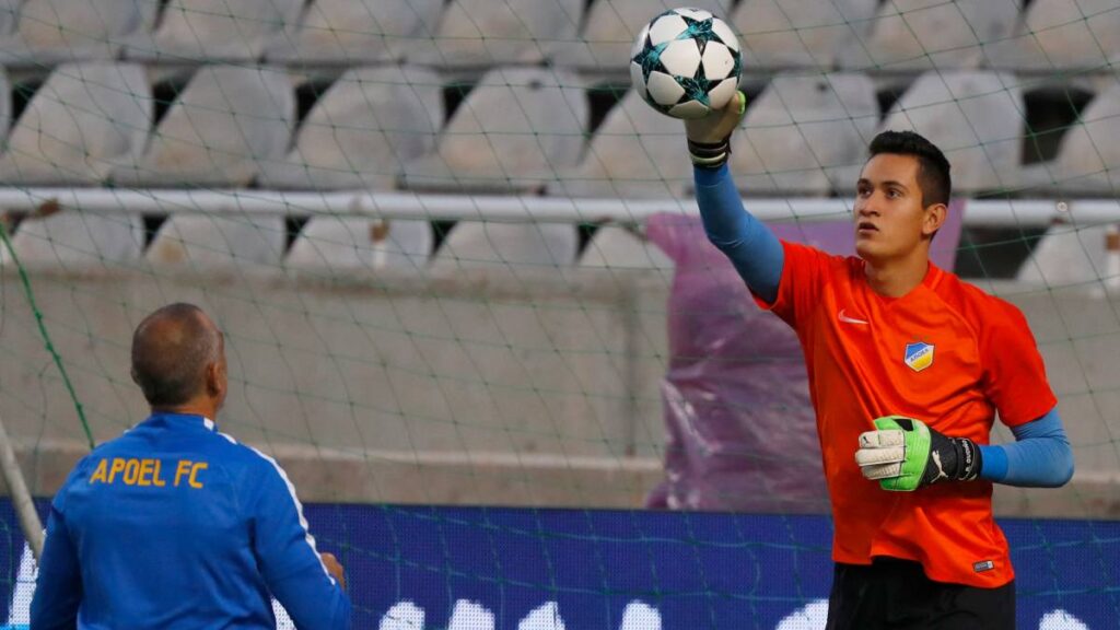 Raúl Gudiño jugó en Chipre con el APOEL, incluyendo en la Champions