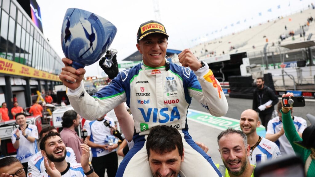 "Hubiera sido ilegal": Racing Bulls niega haber impedido a Hadjar pelear con Verstappen