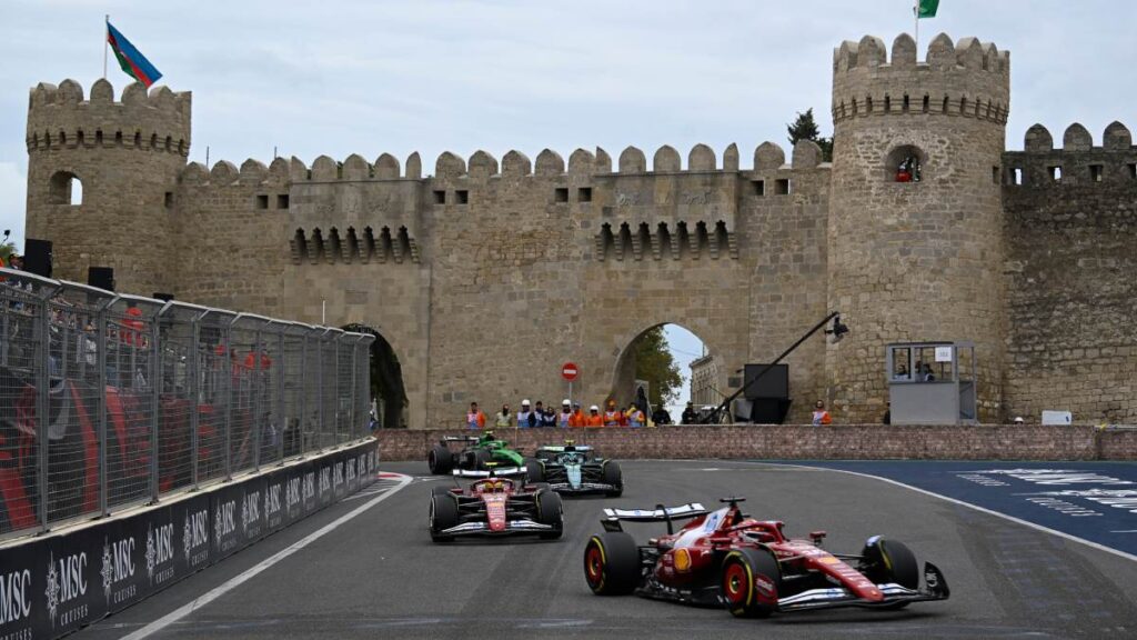 No hay un buen ambiente laboral en Ferrari: Hamilton no hace caso a las órdenes que perjudicaron a Leclerc