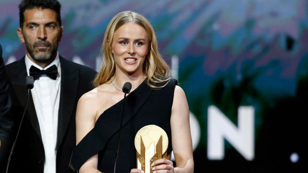 Hannah Hampton gana el trofeo Yashin femenino. - Benoit Tessier, Reuters.