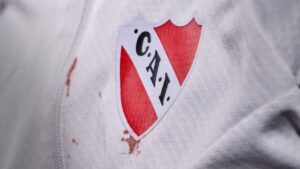 Independiente responde de forma polémica a Conmebol tras sanción por violencia