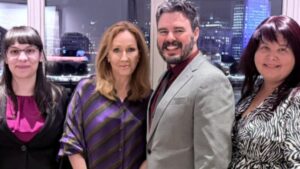 ¡Duelo de brujas! J.K. Rowling califica de ignorante a Emma Watson