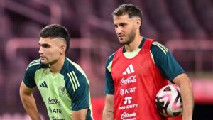 Johan Vásquez alaba a Santi Gimenez y lo pone como el ejemplo a seguir en la selección mexicana