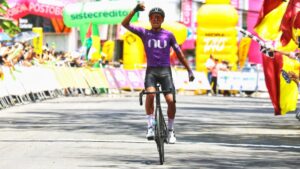 Johan Rubio se luce y le da la primera victoria al NU en el Clásico RCN 2025