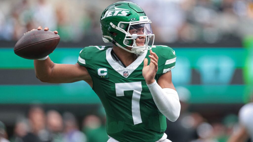 Justin Fields jugará el lunes