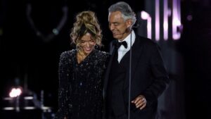 Karol G brilla junto a Andrea Bocelli en el Vaticano: así fue el inédito concierto en la Plaza de San Pedro