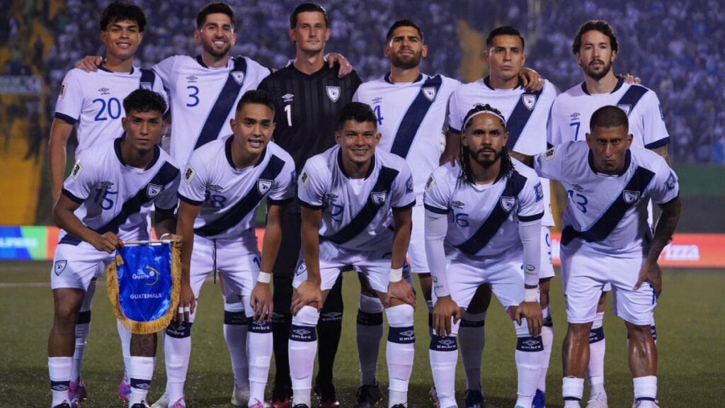 El once titular que jugó frente a El Salvador. (FFG)