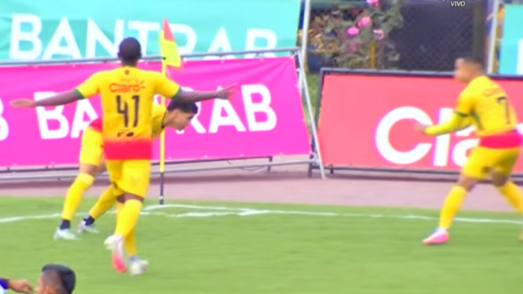 La celebración de gol de Marvin. (Captura Clarosports)