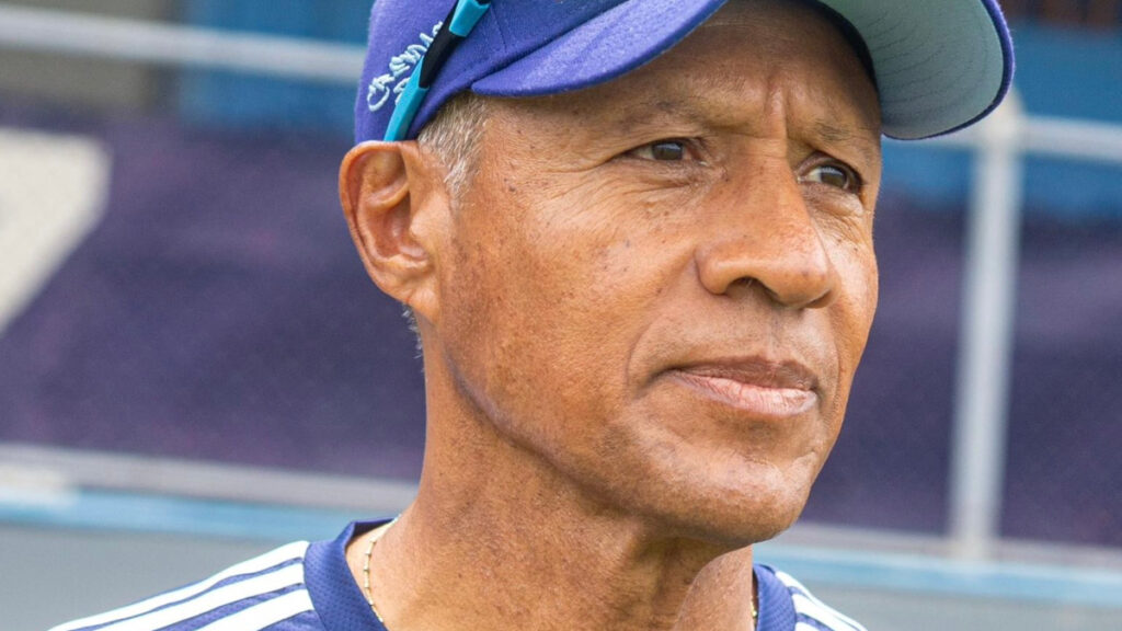 Roberto Hernández, DT de Comunicaciones. (Comu Oficial X)