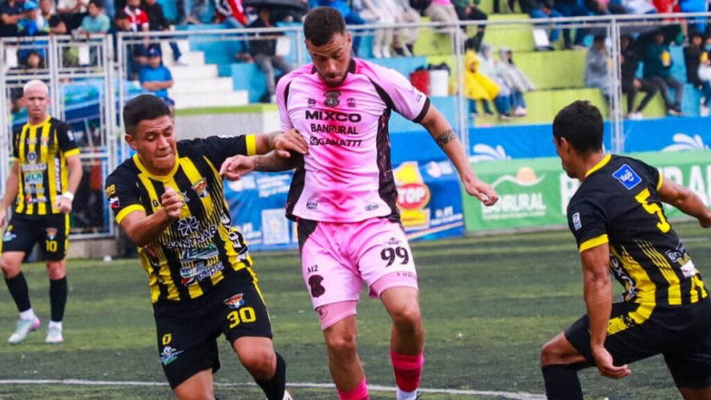 Vibrante empate entre Mixco y Aurora. (Mixco Facebook)