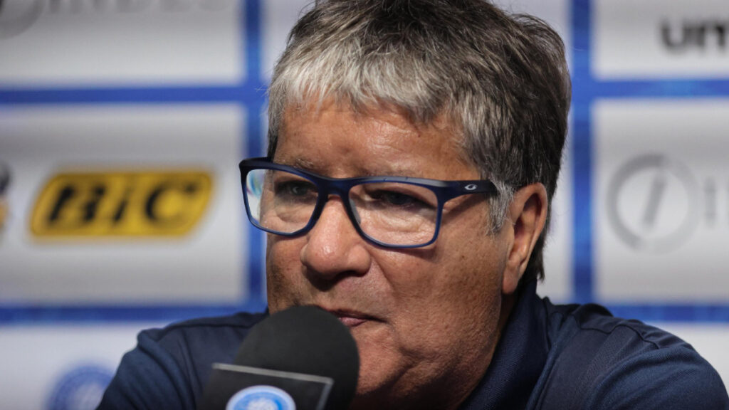 Gómez, durante una conferencia de prensa. (La Selecta X Oficial)