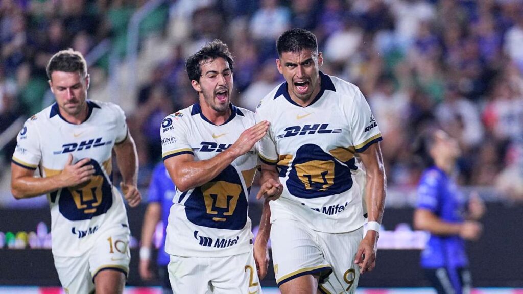 Martínez en festejo de su primer gol