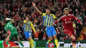 Liverpool avanza a la cuarta ronda de la EFL Cup con agónico gol de Ekitike