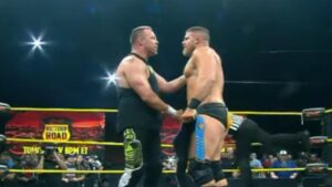 Increíble regreso de Mr Anderson a TNA y vencer junto a Maclin a Kazarian y Jake Something