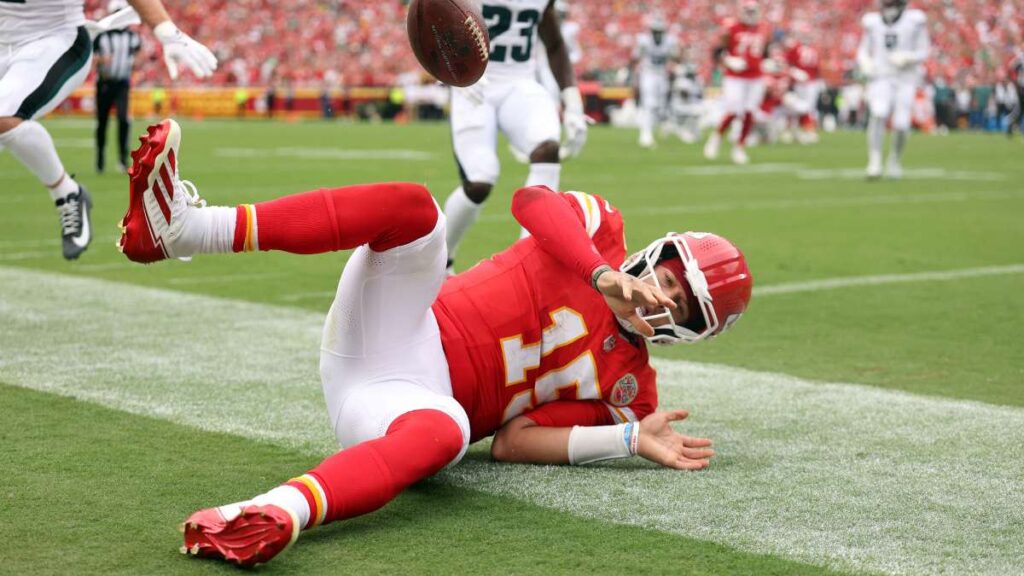 Patrick Mahomes durante el Eagles vs Chiefs de la Semana 2 NFL 2025