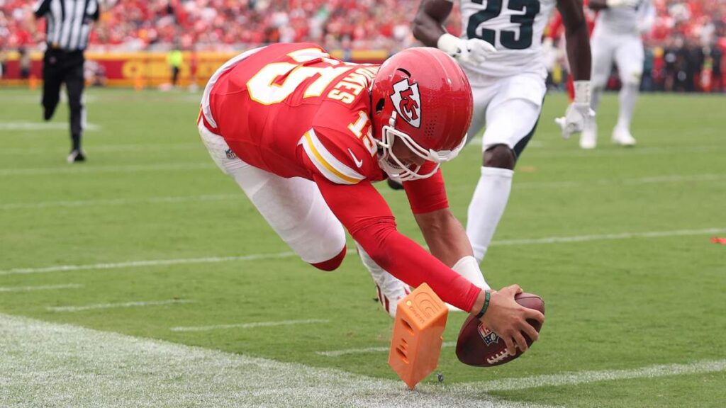 Patrick Mahomes Eagles vs Chiefs NFL 2025
