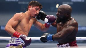 Marco Verde vence por nocaut técnico a Sona Akale y se mantiene invicto