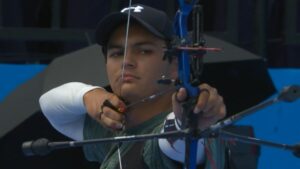 Matías Grande cae en cuartos de final de arco recurvo varonil ante el campeón Andrés Temiño