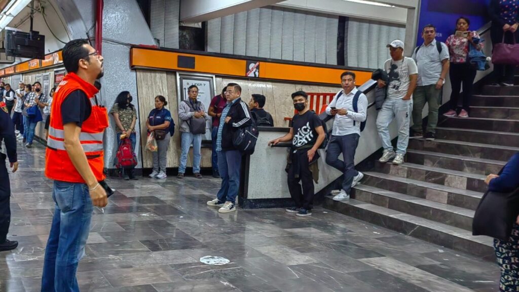 Metro de la CDMX participando en el Simulacro Nacional