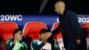 ¡Aparece la tarjeta verde en el México vs Brasil! La Canarinha deja escapar una revisión