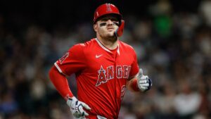 Mike Trout logra récord con los Angels en una temporada complicada