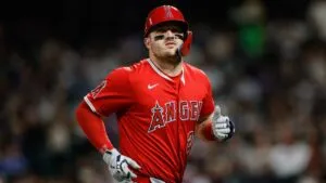 Mike Trout logra récord con los Angels en una temporada complicada