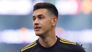 César Montes sí deberá cumplir su sanción ante Corea del Sur