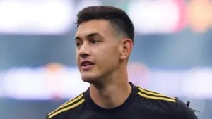 César Montes sí deberá cumplir su sanción ante Corea del Sur