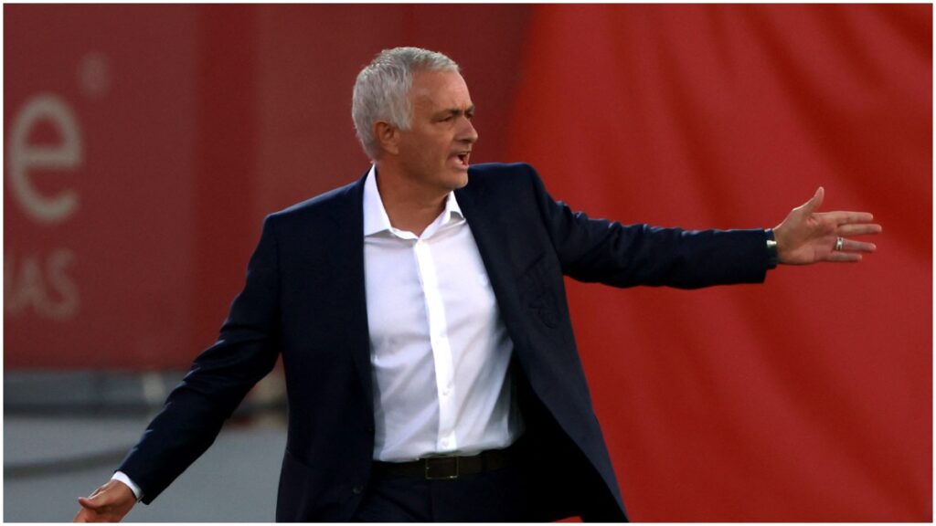 Mourinho vive su primer partido con el Benfica | Reuters