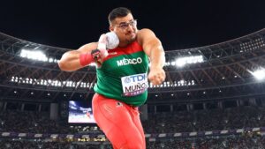 Uziel Muñoz supera las adversidades para ganar medalla de plata en el Mundial de Atletismo