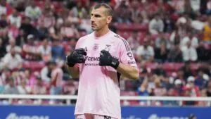 Nahuel Guzmán se viste de héroe y llega a 200 partidos colgando el cero