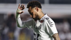 Neymar lanza dura crítica al pasto sintético tras el empate entre Atlético Mineiro y Santos