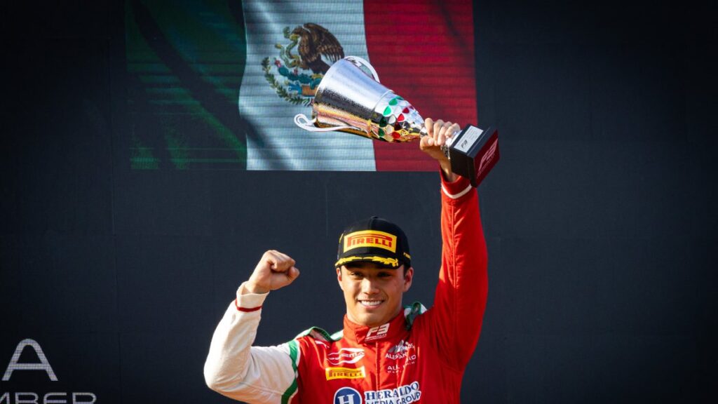 El piloto mexicano Noel León terminó en el tercer lugar de la carrera de la Fórmula 3 realizada en el Autódromo Internacional de Monza.