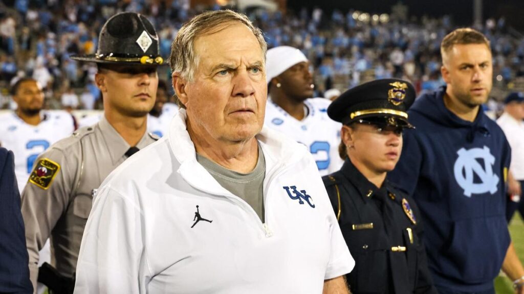 Bill Belichick logró su primera victoria con North Carolina en la NCAA