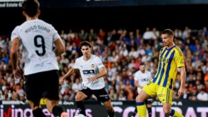 Remontada en Mestalla: el Real Oviedo suma su segunda victoria de la temporada