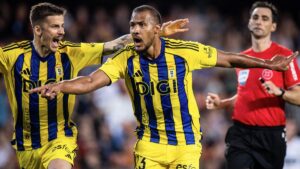 Remontada en Mestalla: el Real Oviedo suma su segunda victoria de la temporada