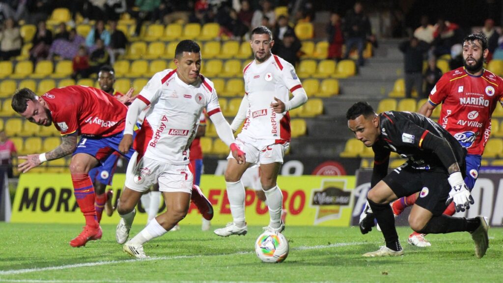 Cristian Barrios fue de los más activos en ataque. Vizzor