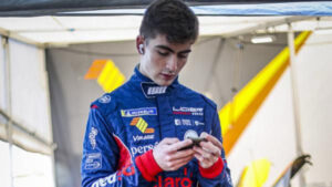 Pedro Juan Moreno pone la bandera de Colombia en el podio de las 12 horas de SPA 992 Endurance Cup