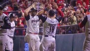Los Piratas dejan tendidos a los Diablos Rojos en la décima entrada para tomar ventaja en la serie