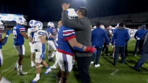 Pumas CU suma su primera victoria en la temporada en una emotiva noche