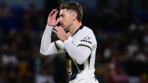 Pumas deja escapar la victoria en casa y Tigres mantiene su dominio ante los capitalinos