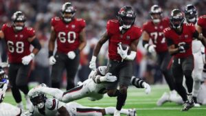 Buccaneers vence a Texans con touchdown de Rachaad White en el cierre del partido