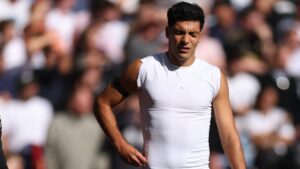 ¿Raúl Jiménez en riesgo? Esto es lo que sabemos de su lesión tras salir del Aston Villa vs Fulham