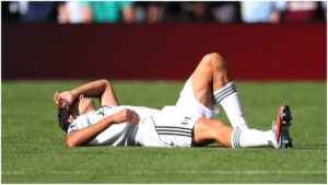 ¡En solo 10 minutos! Raúl Jiménez anota y se va lesionado