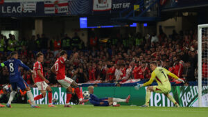 Richard Ríos se crucifica en Stamford Bridge