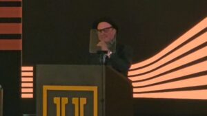 Rob Schneider bromea: “Necesitamos quitarle el dinero a Rayados para Tigres”