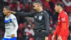 Roberto García Orozco aprueba la decisión de César Ramos en el penalti de Gallardo a Berterame