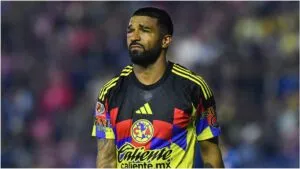 ¡Se encienden las alarmas en América! Rodrigo Aguirre es hospitalizado por golpe