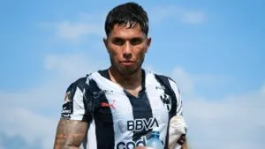 Carlos Salcedo vuelve a la actividad con Monterrey en tiempo récord