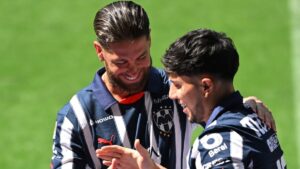 Carlos Salcedo regresa a los entrenamientos con Rayados